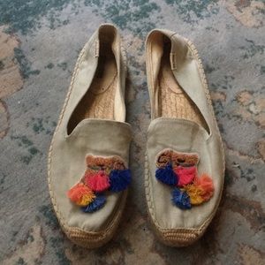 Soludos flat with camel design